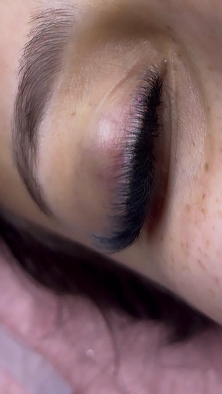 Sobrancelhas e cílios · Linda Vinhedo - Salão de Beleza — salao em Jardim Italia, Vinhedo - SP