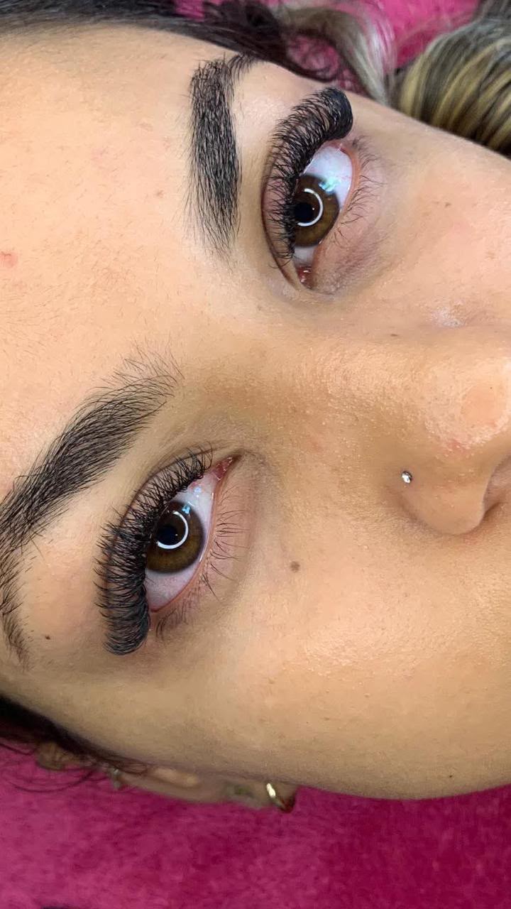 Sobrancelhas e cílios · Linda Vinhedo - Salão de Beleza — salao em Jardim Italia, Vinhedo - SP